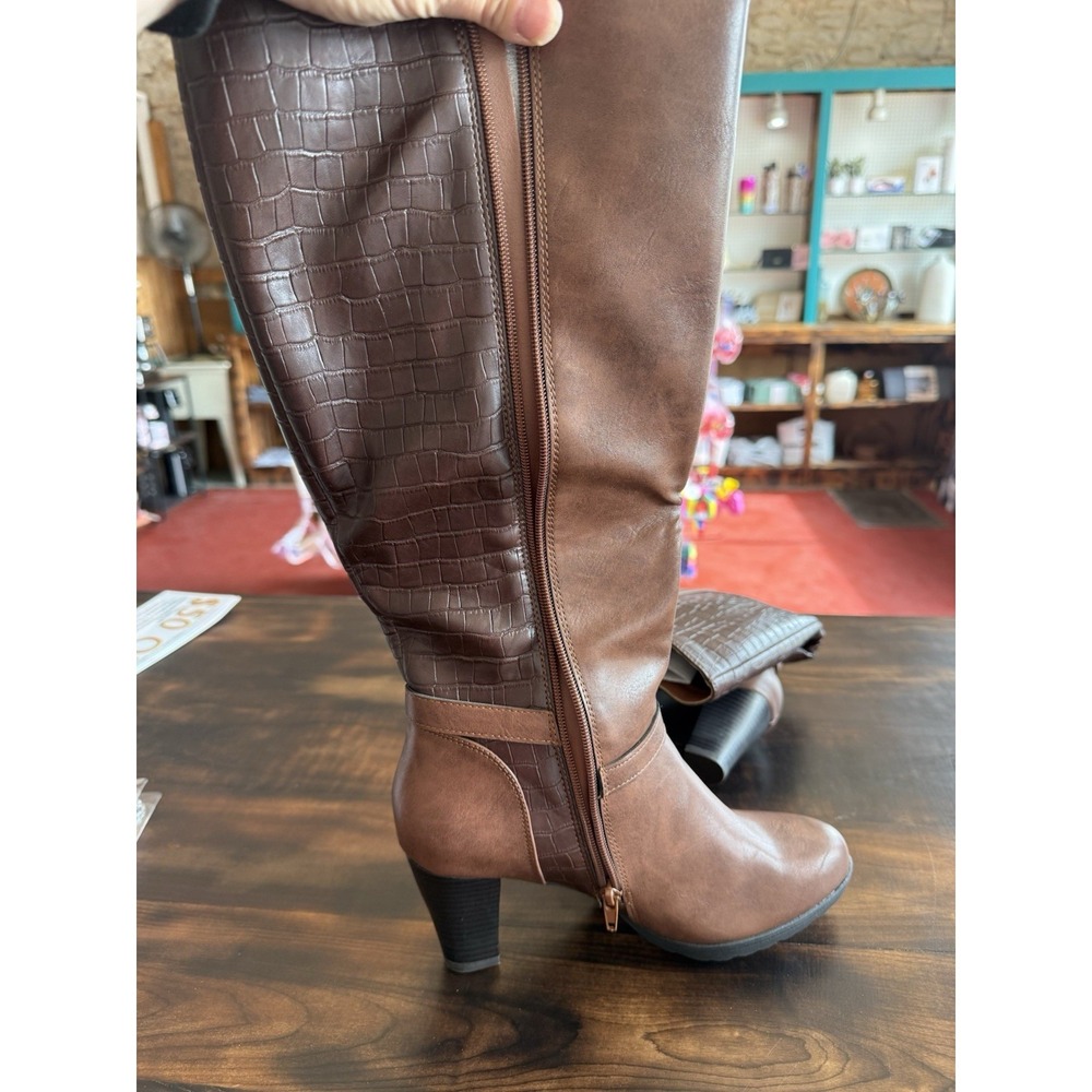 Brown Knee High Heeled Boots Faux Croc Skin Texture Side Buckle Western Boho Sz8 - Picture 3 of 10